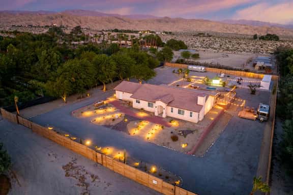 Desert Moon, Pickleball, Game Room, Pet Friendly - Image 1