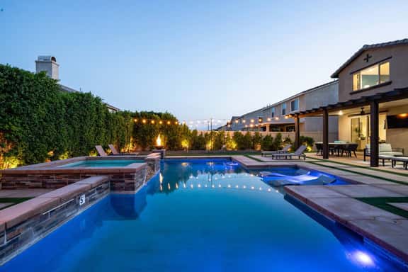 Paseo Palms, Modern 6br 4ba Large Pool PrivateYard - Image 1