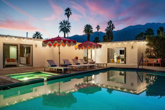 Ms Parker, 5br 4ba Spacious Midcentury Retreat - Image 1