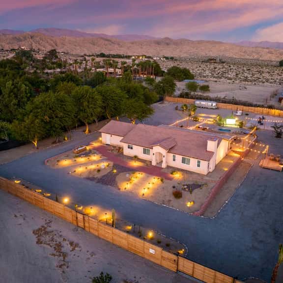 Desert Moon, Pickleball, Game Room, Pet Friendly - Image 1