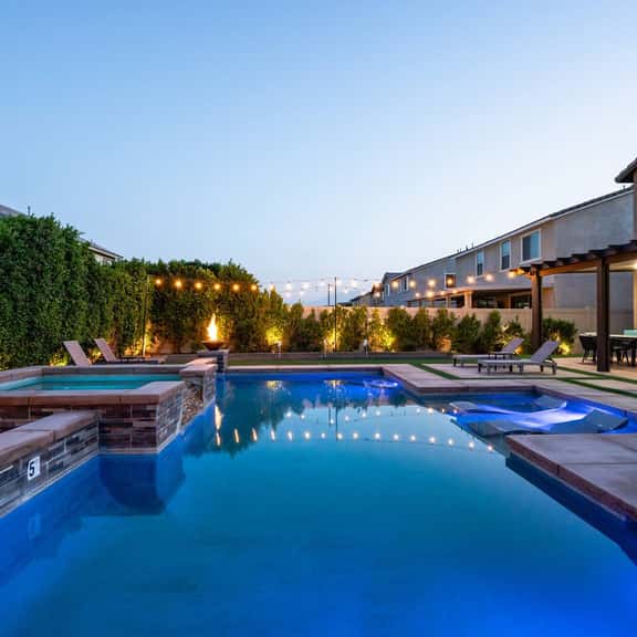 Paseo Palms, Modern 6br 4ba Large Pool PrivateYard - Image 1