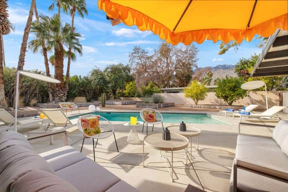 Peaceful PS, Midcentury home with Private Pool