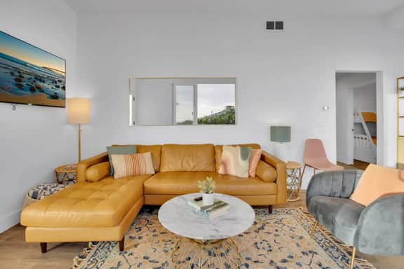 Penthouse Surfside Oasis 3 BD with rooftop patio