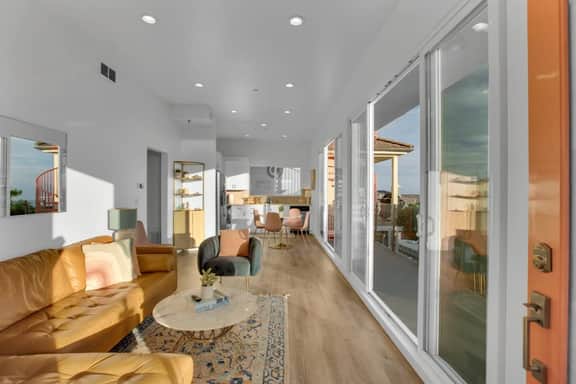 Penthouse Surfside Oasis 3 BD with rooftop patio