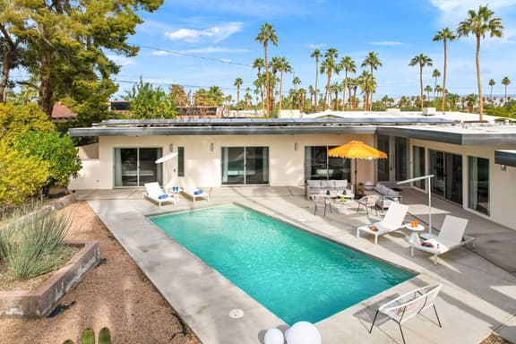 Peaceful PS, Midcentury home with Private Pool